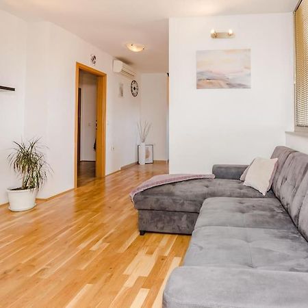 Apartment Roko - Up To 4 People With Free Parking ザダル エクステリア 写真