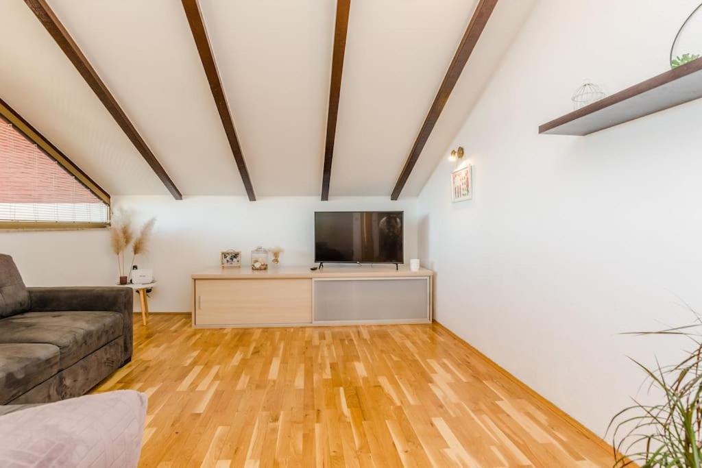 Apartment Roko - Up To 4 People With Free Parking ザダル エクステリア 写真