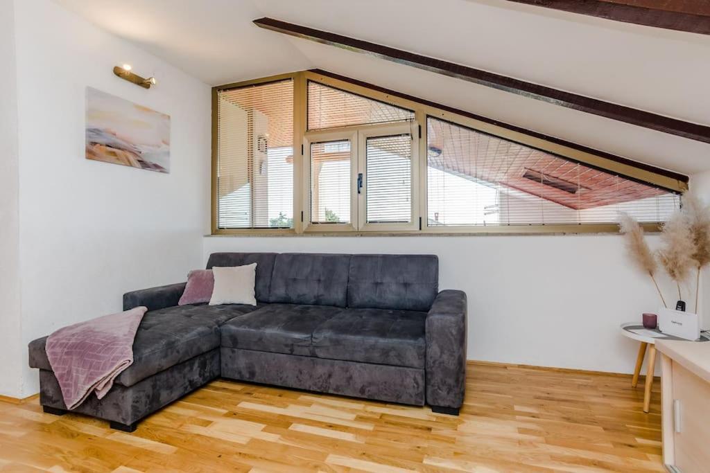Apartment Roko - Up To 4 People With Free Parking ザダル エクステリア 写真