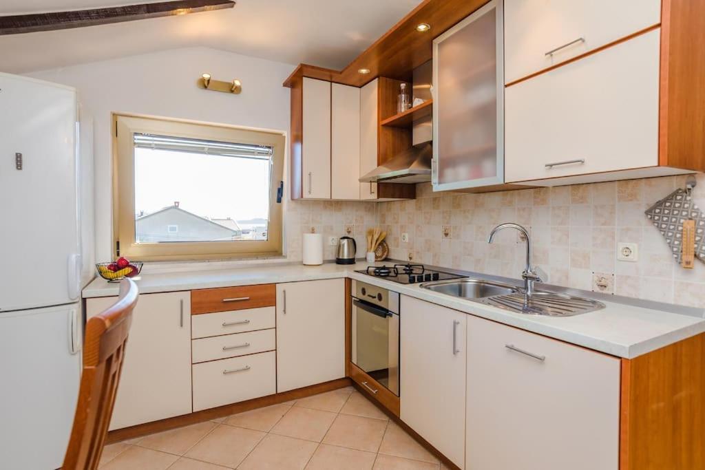 Apartment Roko - Up To 4 People With Free Parking ザダル エクステリア 写真